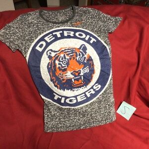 MLB ladies Detroit Tigers tshirt